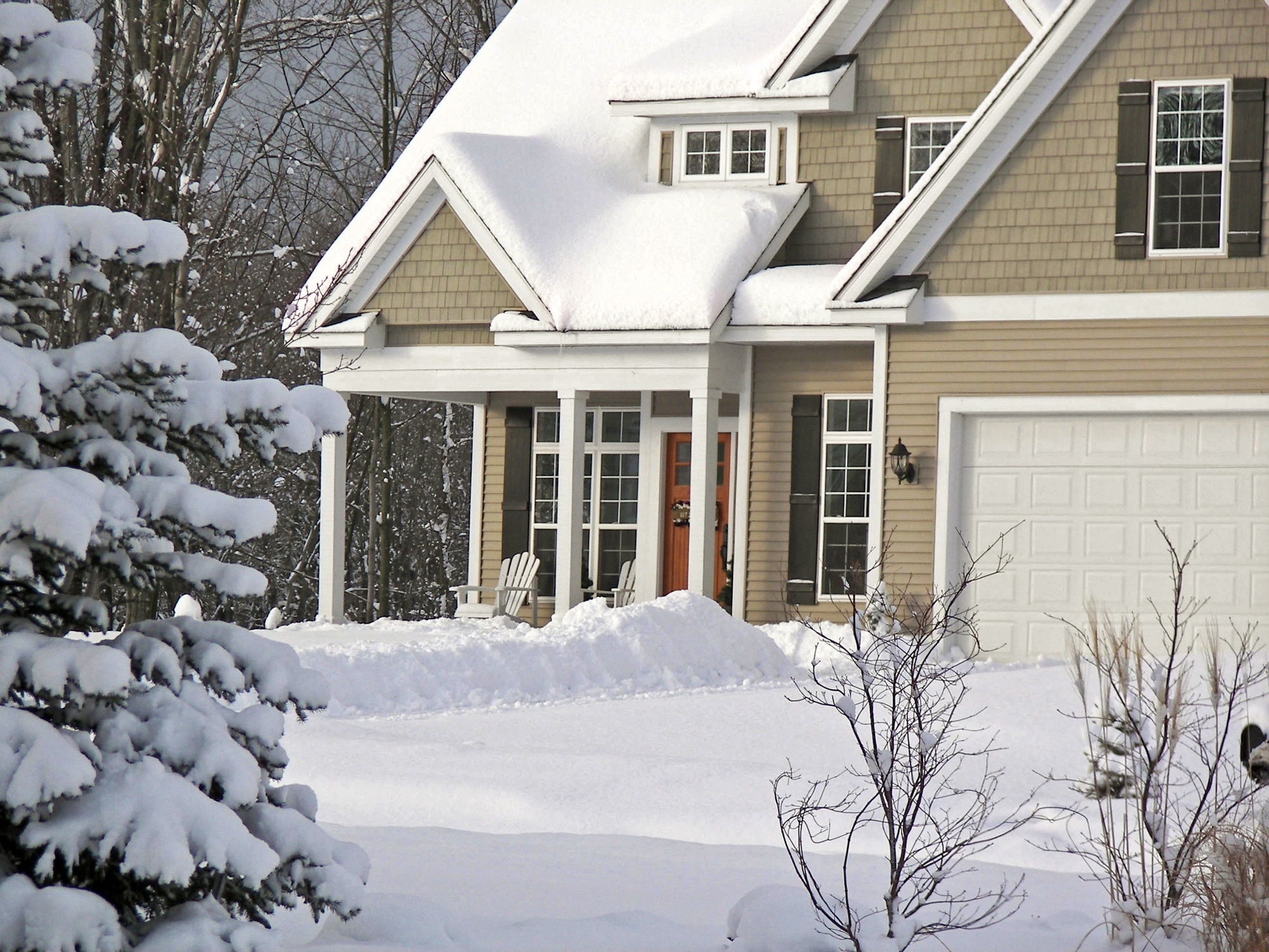Replacing Roofs in Winter with a Green Bay Roofing Contractor