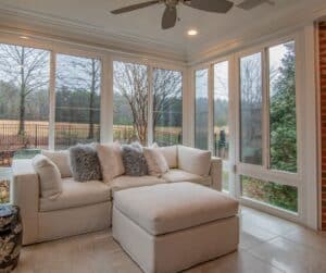 Large trend-setting windows in 3 season room